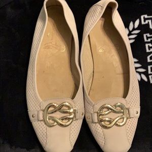 Aerosols beige flats